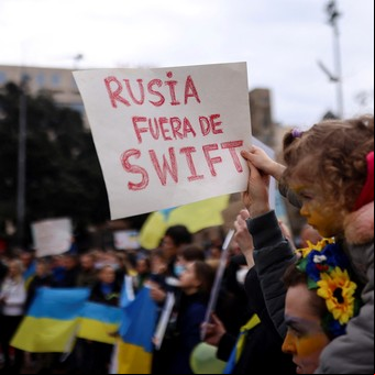 Guerra Rusia-Ucrania: desconectan a bancos rusos del sistema financiero internacional SWIFT