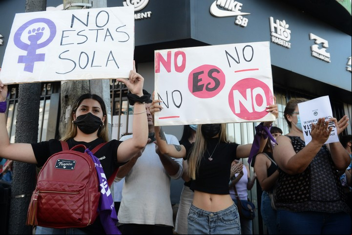 Marcha en Munro para pedir justicia por la violación grupal en Palermo. Foto Emmanuel Fernández.