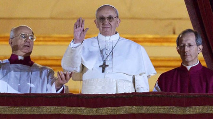 Efemérides 13 de marzo: en el Vaticano, el Cónclave de 2013 elige como papa al argentino Jorge Mario Bergoglio, quien adopta el nombre de Francisco y se convierte en el primer papa nacido en América.
