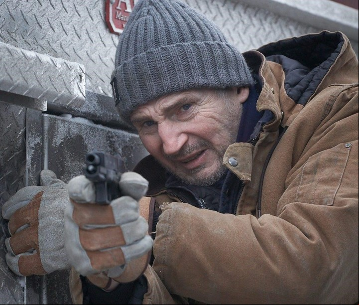 Liam Neeson en "Riesgo bajo cero". No fue James Bond, pero hizo varios papeles de acción.