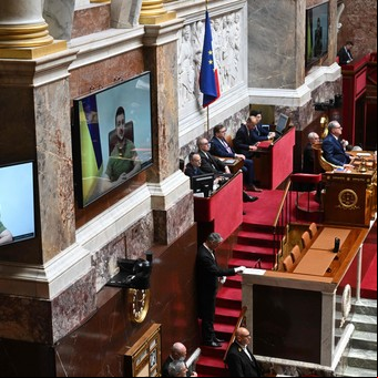 Zelenski, ante el Parlamento en Francia: "Las empresas sas deben dejar de financiar el asesinato y las violaciones"