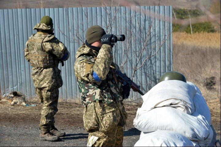 Militares ucranianos en una barricada en Jarkov. Foto AFP