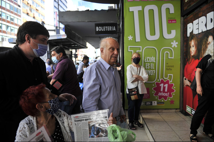 Hernán Lombardi se mostró muy compungido en la despedida a Enrique Pinti. Foto Maxi Failla