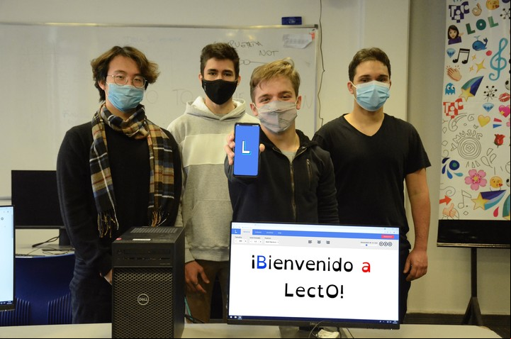 Lisandro Acuña junto a Fausto Fang, Gonzalo Díaz de Vivar y Ulises Lopez Pacholczak, con los que creó Lecto. Foto: Varkey Foundation.