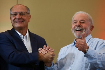 Lula da Silva y su antiguo rival de centroderecha sellan su alianza para las elecciones de octubre en Brasil