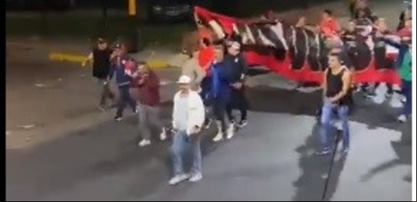 Máxima tensión: la barra de Independiente eligió Paraguay como escenario para disputar su interna
