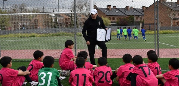 Un DT del fútbol barrial que triunfó en Japón y ayudó a Independiente a ganar su último título internacional