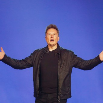 Cobrar por citar tuits y monetizar los virales, las ideas de Elon Musk para que Twitter sea rentable