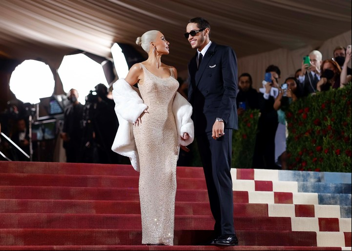 Kim Kardashian y Pete Davidson llegan a la alfombra roja de la Met Gala 2022, el evento benéfico anual para el Instituto de Vestuario del Museo Metropolitano de Arte, en Nueva York. Foto: EFE