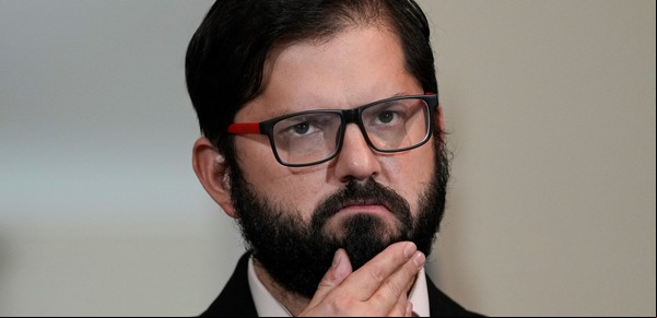 Crecer de golpe: realismo y retrocesos en el Chile de Gabriel Boric