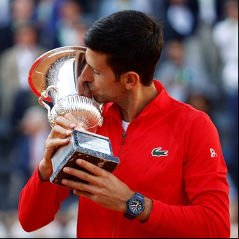 Djokovic rompió el hechizo: venció a Tsitsipas, ganó el Masters 1000 de Roma y hasta se animó a cantar