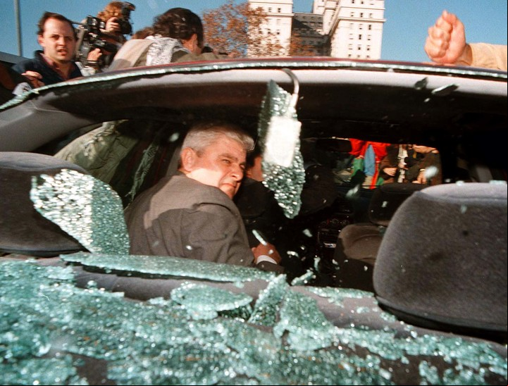 Alfredo Yabrán, al salir de la Cas de Gobierno, cuando aún no había sido imputado del crimen. Archivo Clarín
