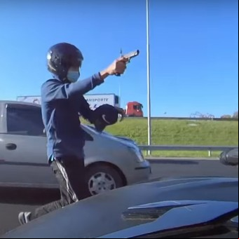 Piratas en dos ruedas: el nuevo modus operandi motochorro del que fue víctima Andrés Blaquier