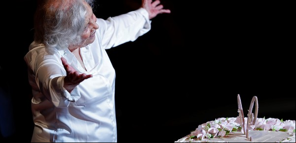 "Gracias es una palabra muy bella": cómo fue el cumpleaños 90 de Poniatowska, que celebró a lo grande