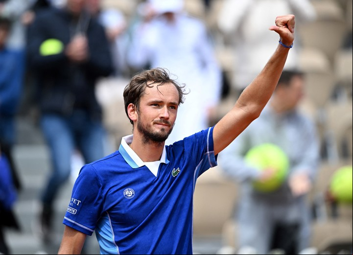 Medvedev se asegurará el número uno si grita campeón en París, sin importar lo que haga Djokovic. Foto REUTERS/Dylan Martinez