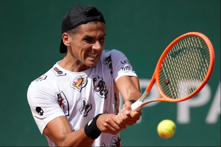 Coria no pudo tomarse revancha de Molcan, que lo había eliminado la semana pasada en Lyon. Foto AP Photo/Christophe Ena