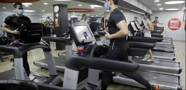 Por qué el aire del gimnasio puede facilitar la propagación del Covid