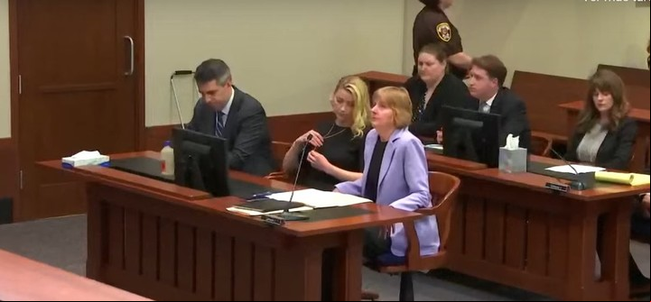 Amber Heard en el tribunal.