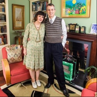 La pareja que rechaza la vida moderna y vive como hace un siglo