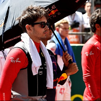 Fórmula 1: la catastrófica carrera de Ferrari en Bakú, con doble abandono de Leclerc y Sainz