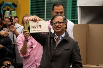 Nuevo presidente en Colombia: Gustavo Petro, de  "revolucionario" al poder en el tercer intento