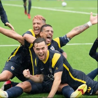 La Champions League 2023 comenzó a jugarse en un escenario inhóspito y con gol de un argentino en su jornada inicial