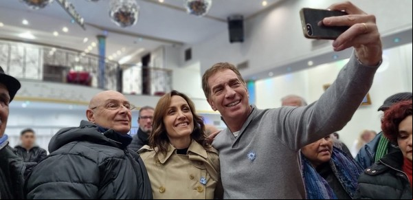 El plan de Santilli para instalarse como candidato: va a La Matanza cada 15 días y habla 10 horas con vecinos