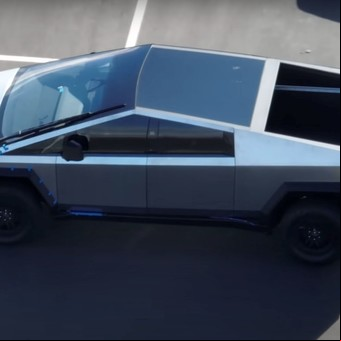 La Cybertruck ya está lista: se filtra un video de la monstruosa pickup de Tesla en acción