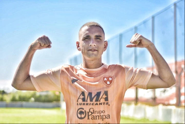 Federico Esteban Potarski, con la camiseta de Berazategui. Foto: @ADB_Oficial