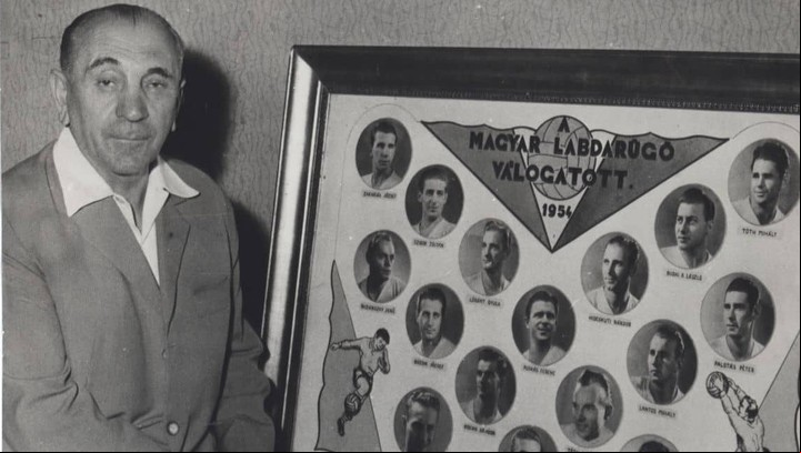 Gusztáv Sebes, creador de un equipo inolvidable que quedó a las puertas de un título mundial, en 1954.