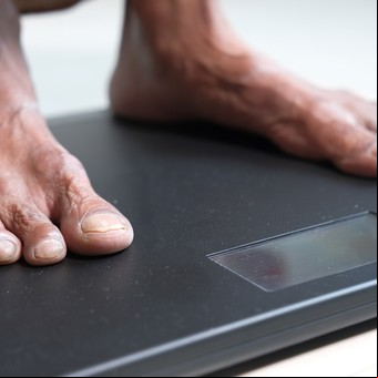 Personas mayores: cuándo es conveniente bajar de peso y cómo prevenir la fragilidad