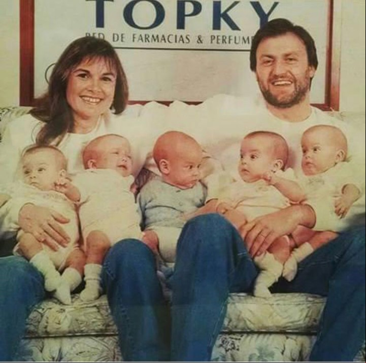 Rocío, Claudio y los quintillizos obtuvieron ayuda de algunas marcas cuando nacieron sus hijos. Foto gentileza.