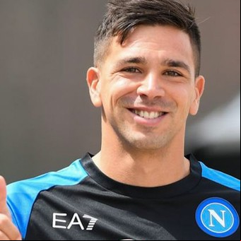 Giovanni Simeone posó con la camiseta del Napoli y habló de caminos "destinados a unirse"