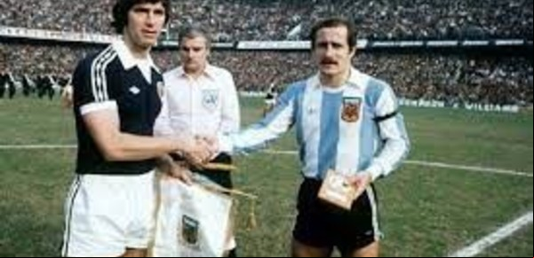 Qué fue de la vida de Jorge Carrascosa, el jugador que se bajó del Mundial 78 y se convirtió en "la figurita más difícil"