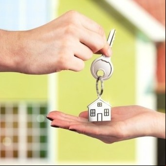 Vender tu casa y comprar una nueva: qué gastos extras hay que pagar y cuánto suman