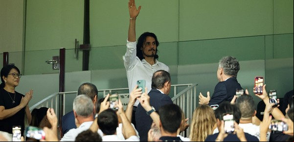 Se acabó la novela y Edinson Cavani fue oficializado como nuevo jugador del Valencia