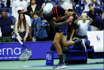 La noche de furia de Kyrgios en el US Open: por qué destrozó dos raquetas y el origen de la bronca con Khachanov