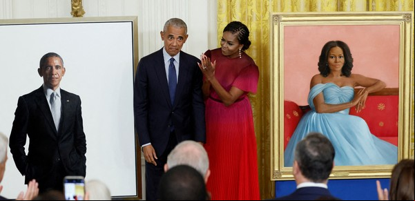 Barack y Michelle Obama regresaron a la Casa Blanca para presentar sus retratos