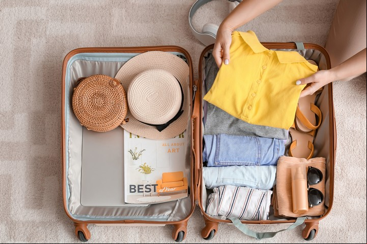 Conviene llevar equipaje liviano, como para poder moverte sola sin necesitar ayuda. Foto Shutterstock.