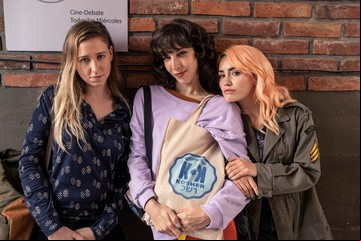 El fin del amor, la serie con Lali, llegó a la TV abierta: sexo, familia y religión