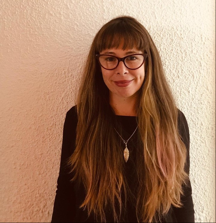 Camila Bretón (San Pablo, 1982) es periodista y se especializó en periodismo cultural en la UNLP.