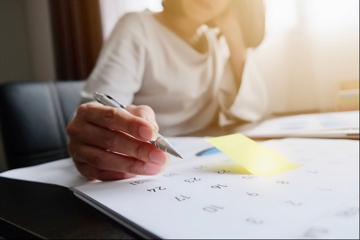 En diciembre, a los empleados que trabajan bajo relación de dependencia les corresponde recibir el segundo pago del aguinaldo. Foto Shutterstock.