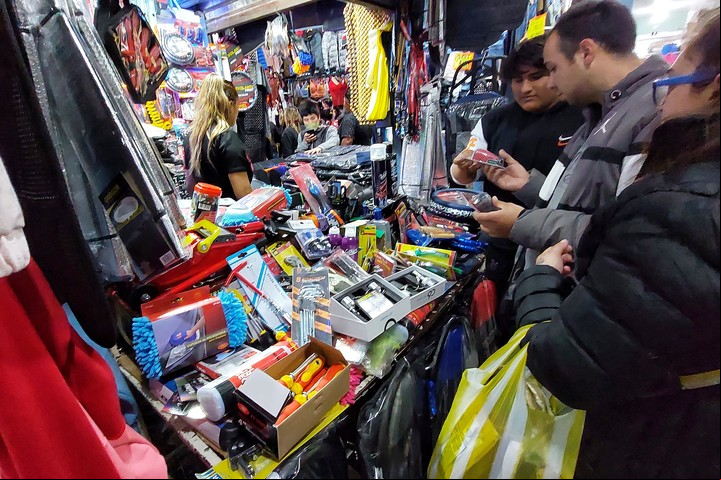La Salada, un emporio de la venta informal (Fotos Martín Bonetto)