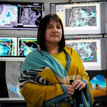 24 horas en el SMN: Clarín con la mujer que hace 40 años mira el cielo y sufre si falla un pronóstico