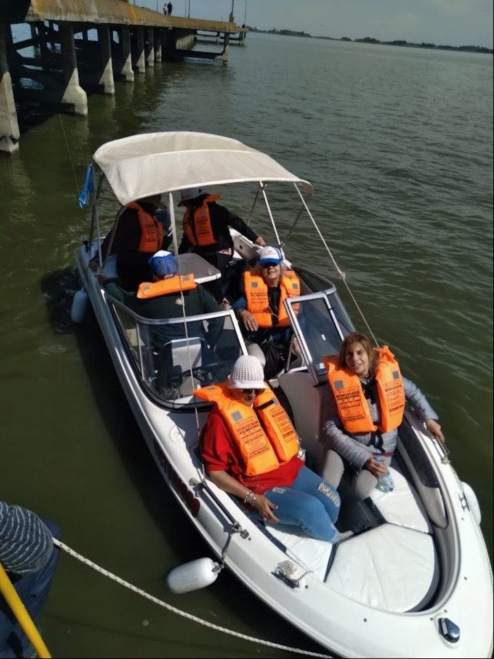 Lancha Victorioso, en la laguna de Chascomús.