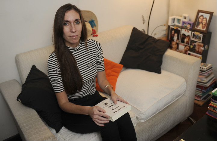 “Es lindo brindar ese espacio a concursantes que no son escritores de renombre", dice Luciana Cáncer. Foto Alfredo Martínez