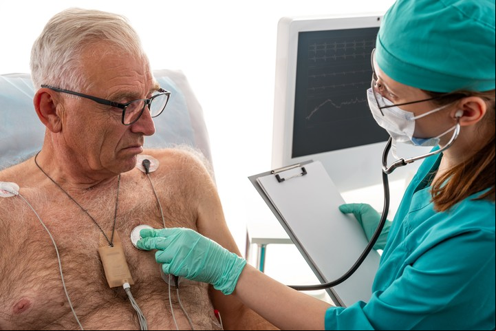Chequeo cardiológico, muy importante además de la alimentación. Foto Shutterstock.