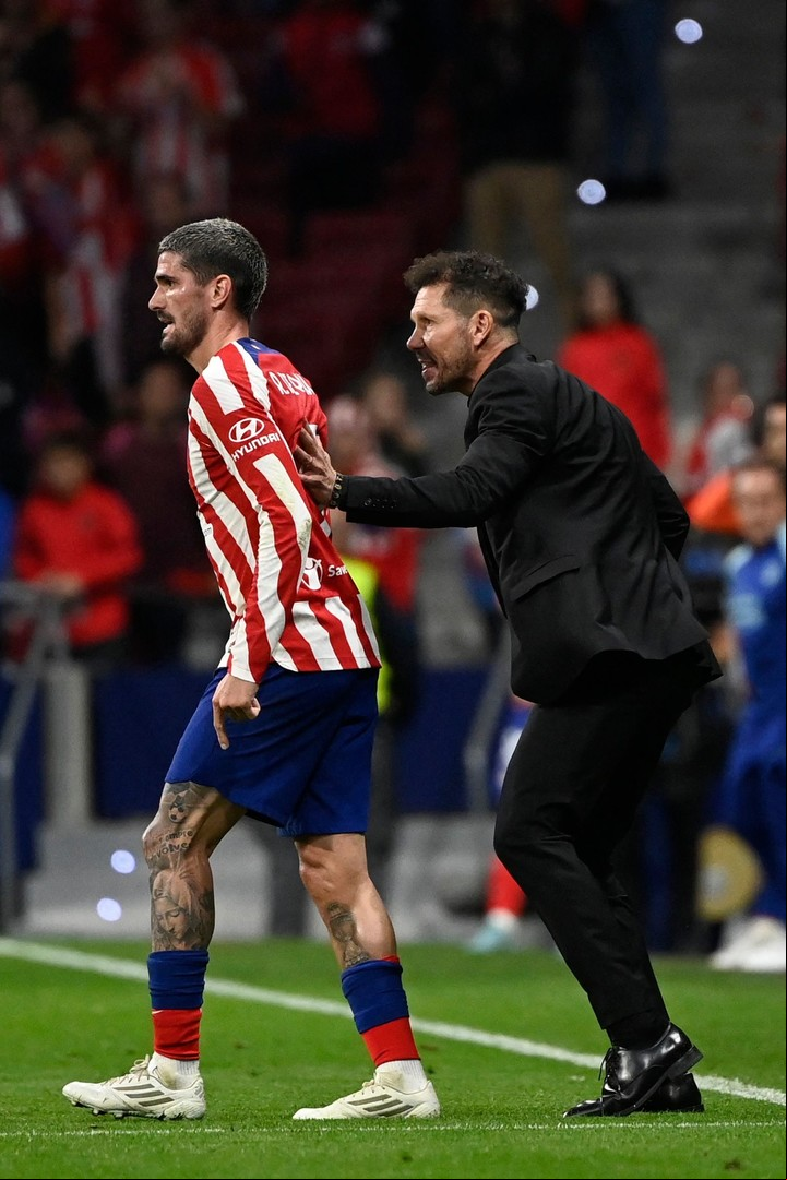 El Cholo Simeone habló del rendimiento de De Paul en el club. (Photo by PIERRE-PHILIPPE MARCOU / AFP)