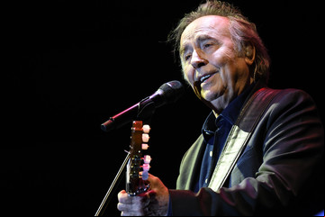 En una noche de grandes emociones, Serrat comenzó a despedirse del público argentino en Rosario