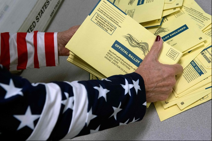 Las papeletas de votos, en un centro de sufragio en Grand Junction, Colorado, este martes. Foto: AFP
